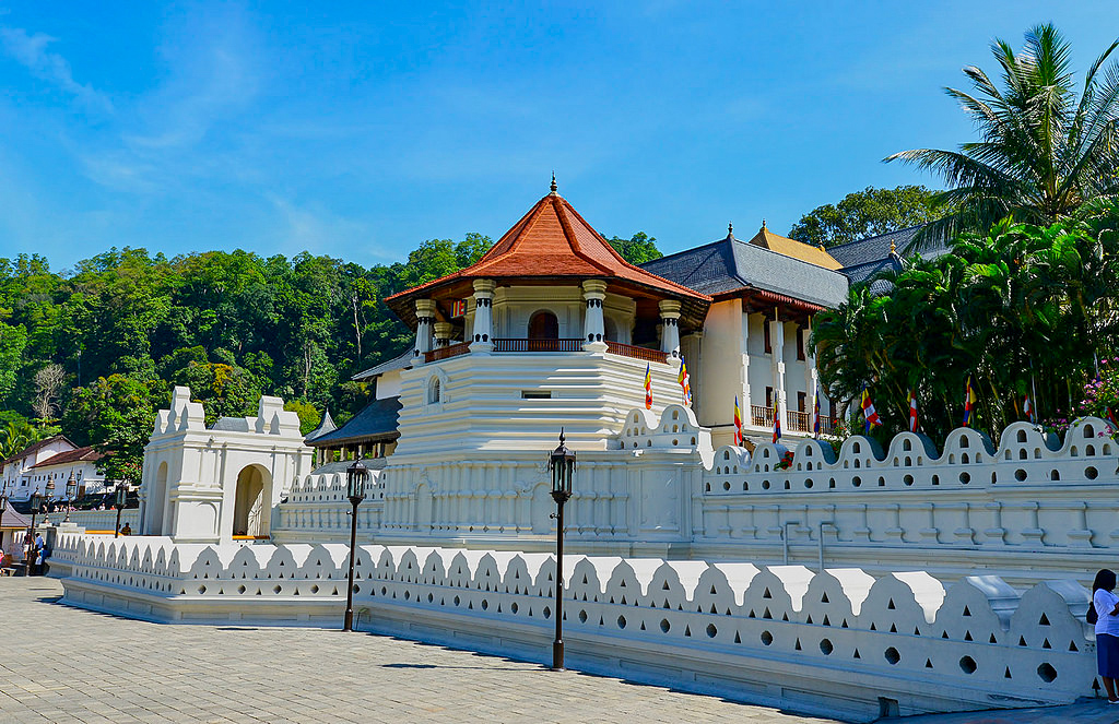 kandy-sri-lanka-tooth-temple